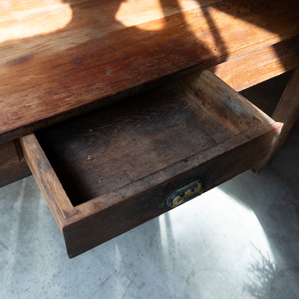 Oak wood table {R-00101}