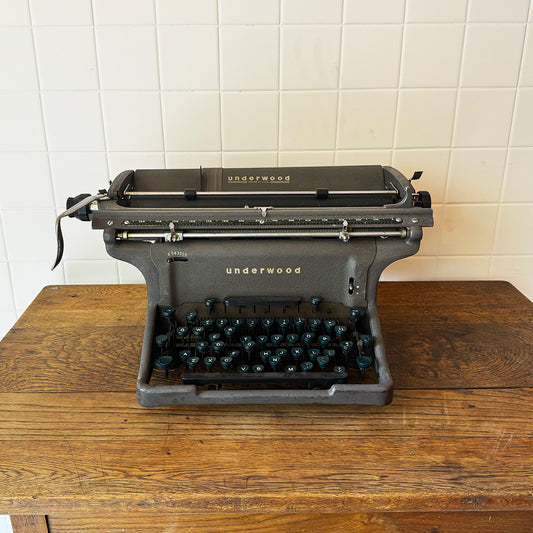 Typewriter / Underwood社製 {F-00901}