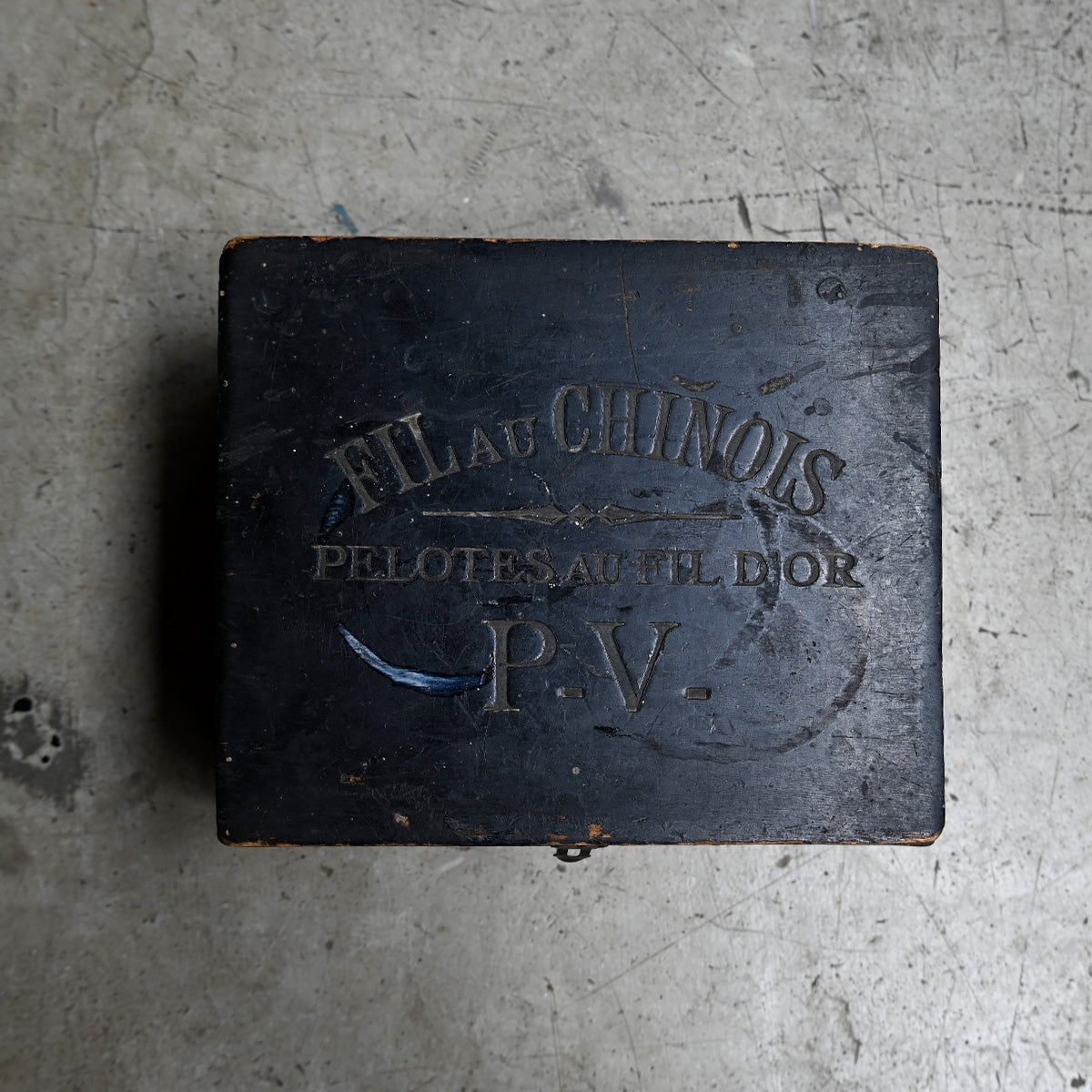 Antique Black Wooden Box "Fil au Chinois"{R-00716}