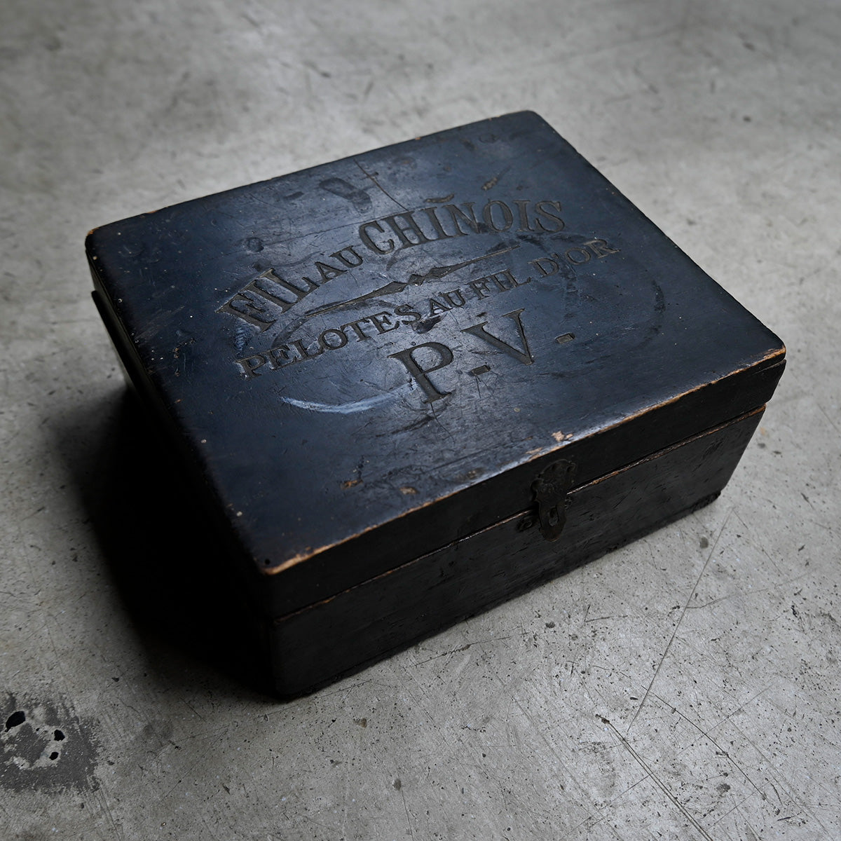 Antique Black Wooden Box "Fil au Chinois"{R-00716}