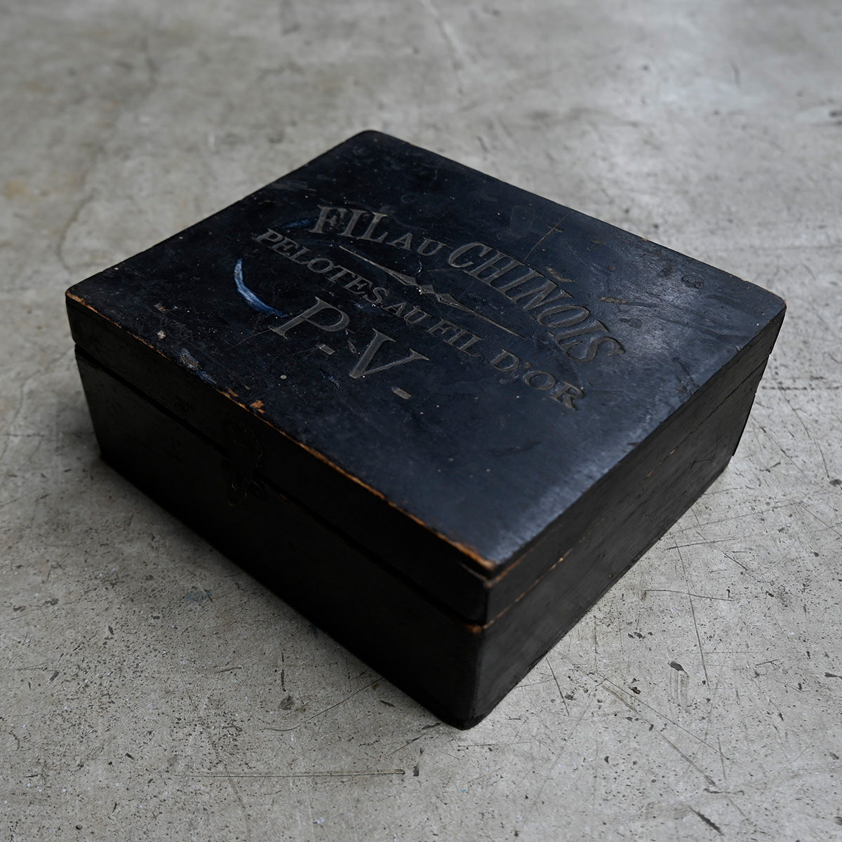 Antique Black Wooden Box "Fil au Chinois"{R-00716}