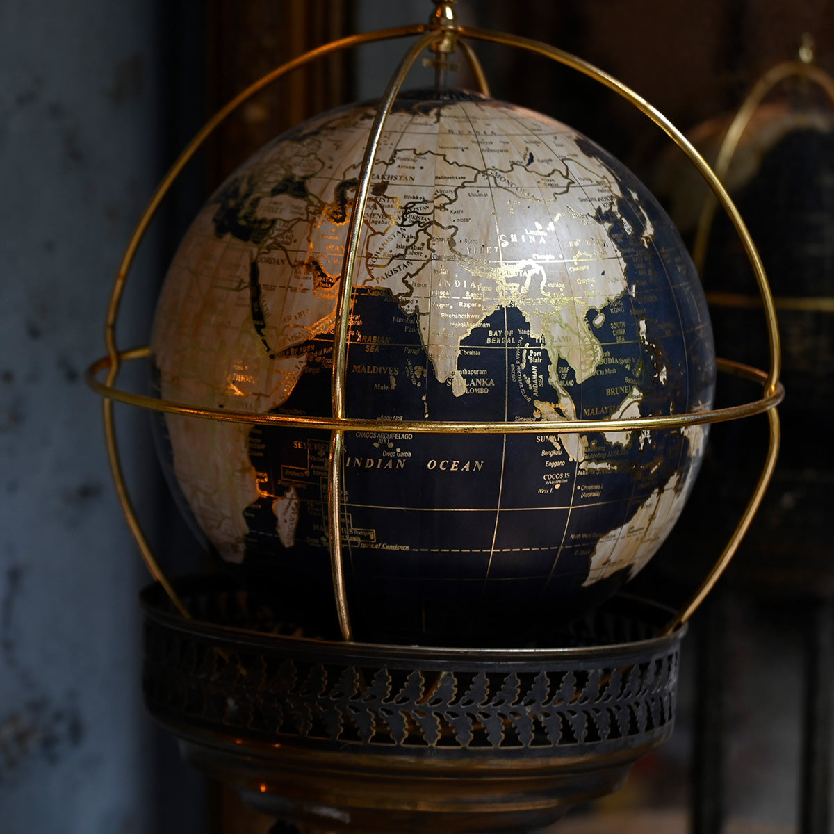 Blass globe display {R-00612}