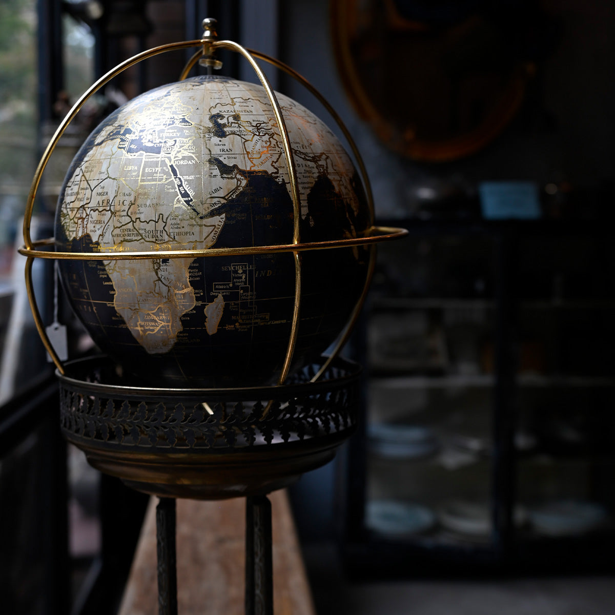 Blass globe display {R-00612}
