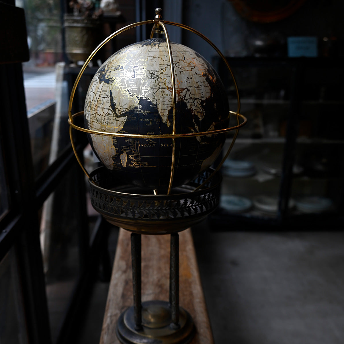 Blass globe display {R-00612}