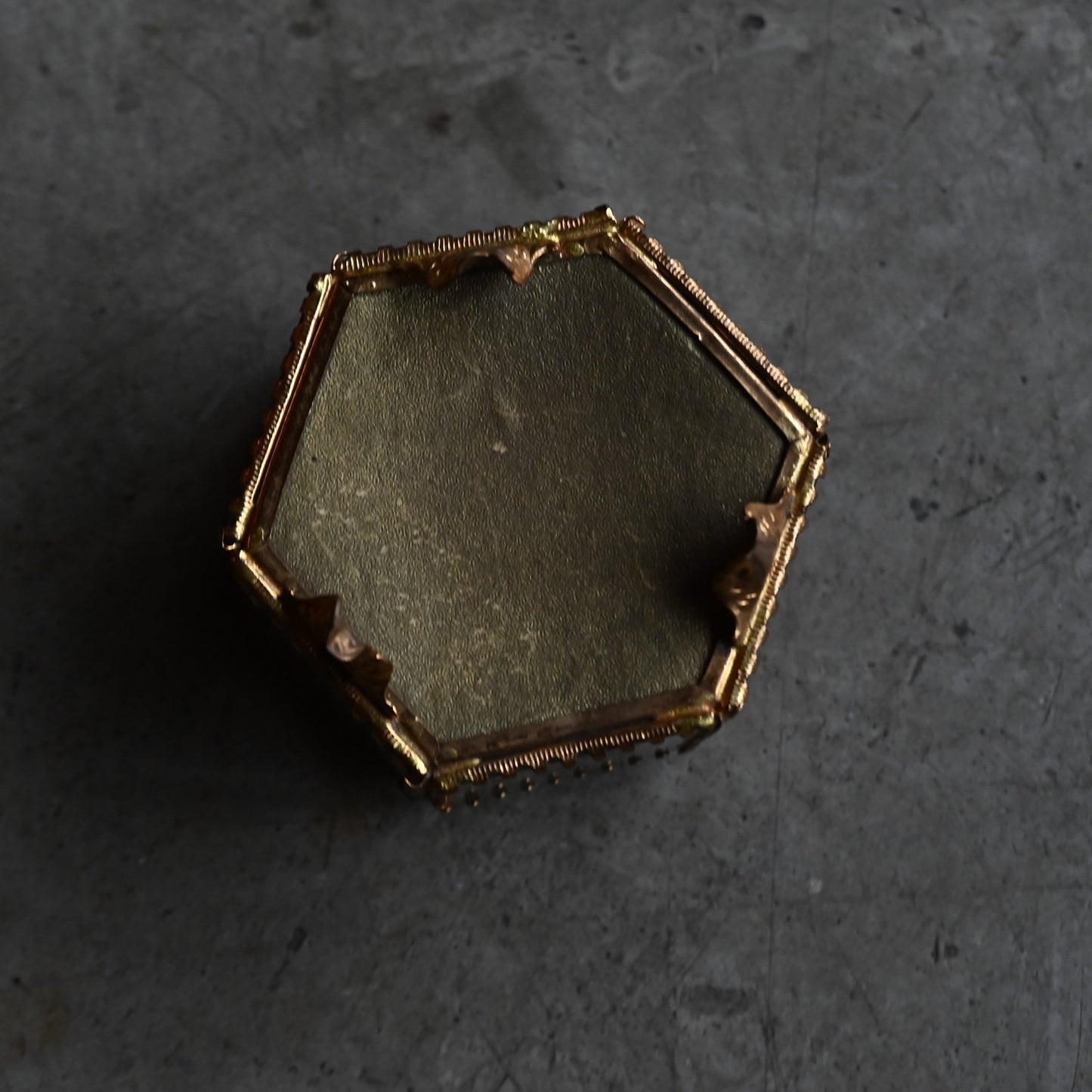 Antique Hexagon Glass Jewelry Box { R-0113}