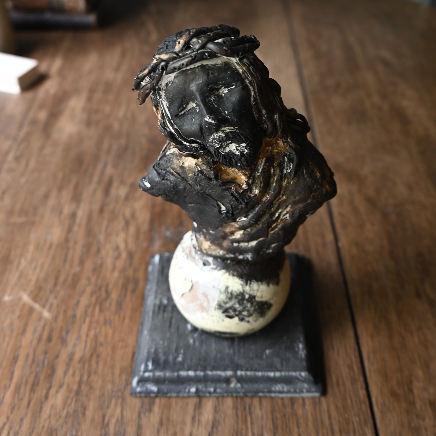 Clay statue "Jesus"{ R-00640}
