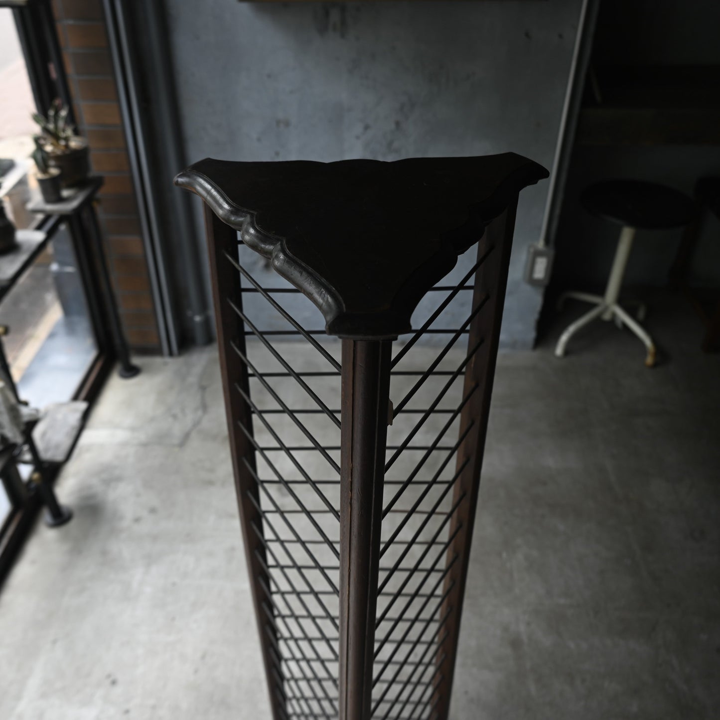 Antique iron & wood display rack{RF-0214}