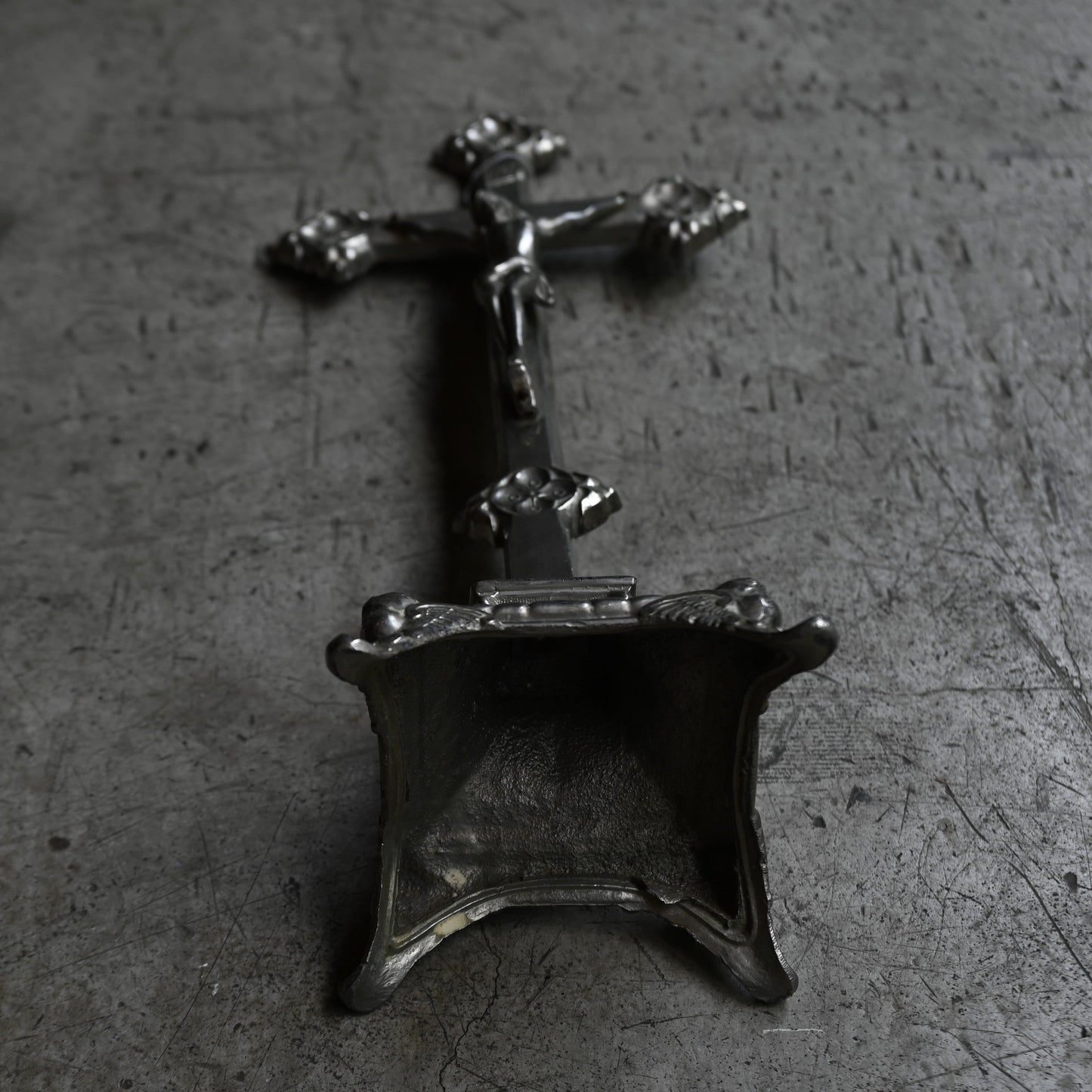 Metal Cross Christ Figure{ RB-00203 }