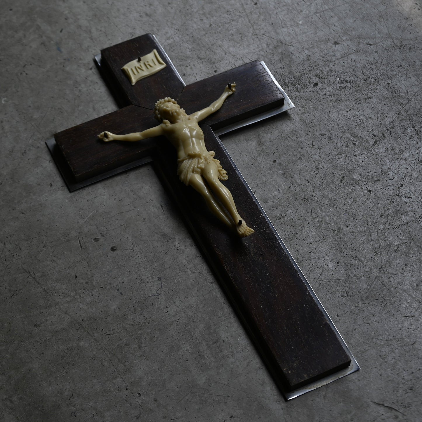 Wall Cross Christ Figure{ RB-00215 }