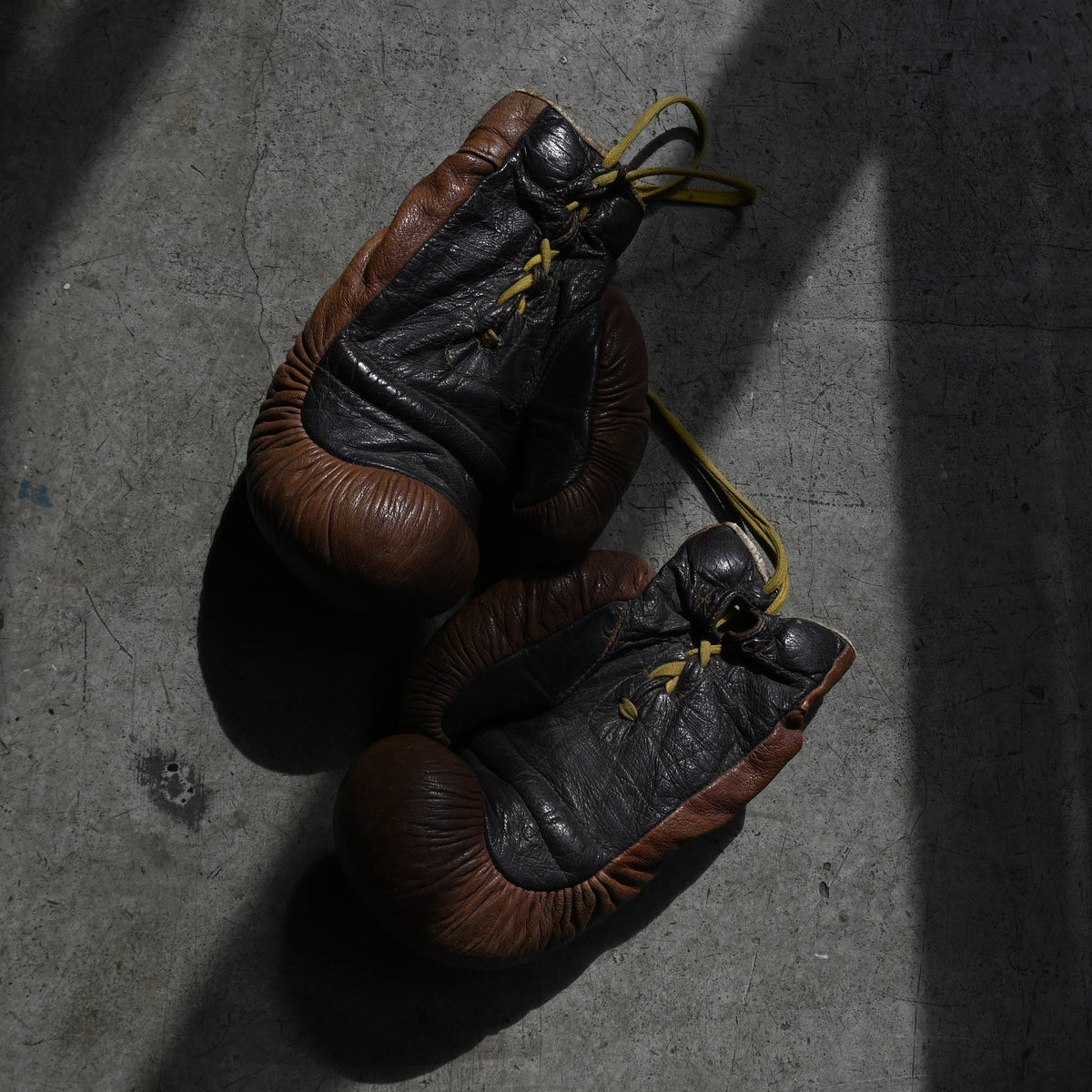 French Leather Boxing Gloves{RB-00136}