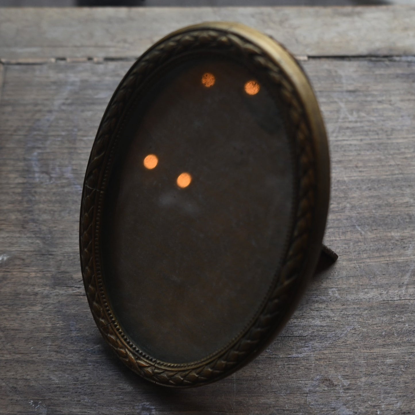 Antique Oval Photo Frame{ F-00509}