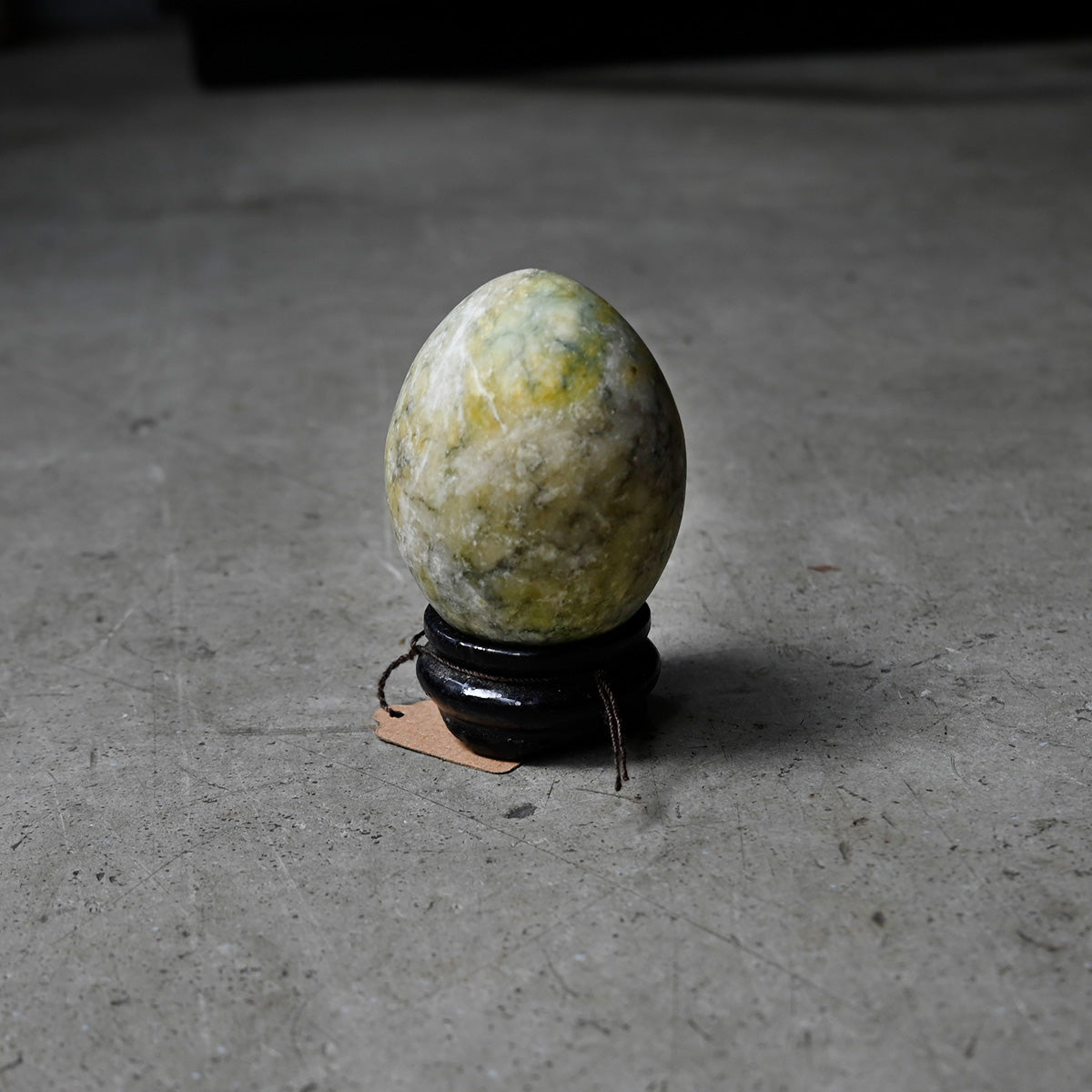 Eggstone & woodstand {R-00614}
