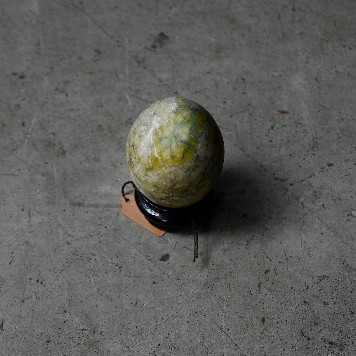Eggstone & woodstand {R-00614}