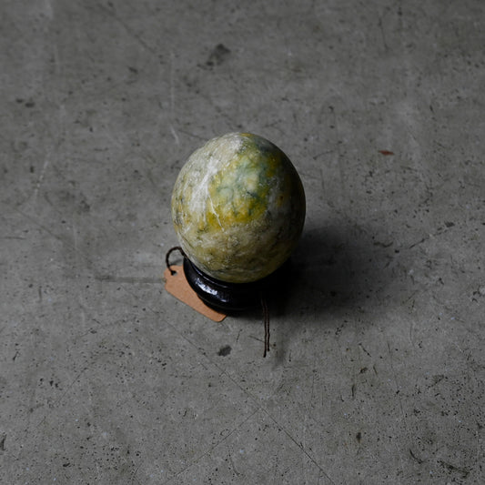 Eggstone & woodstand {R-00614}
