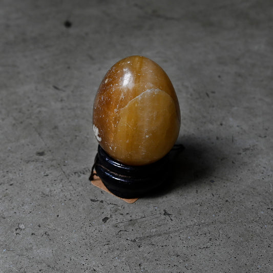 Eggstone & woodstand {R-00616}