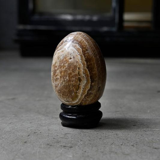 Eggstone & woodstand {R-00617}