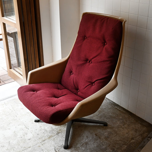 Space age chair{F-00204}