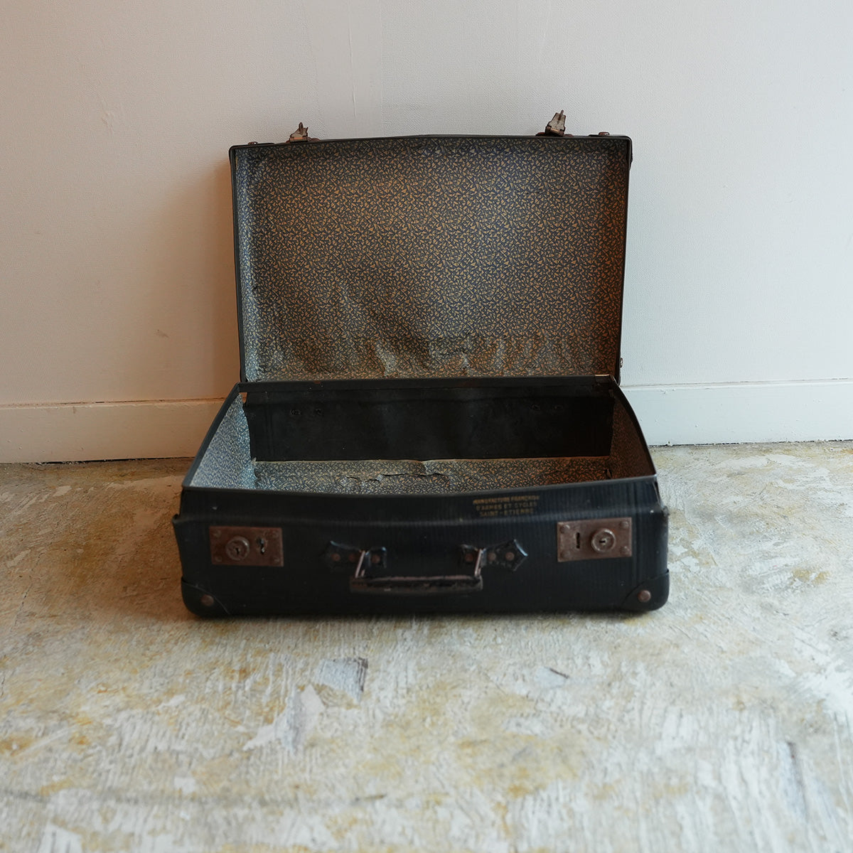 Vintage Black Trunk Case{F-009027}