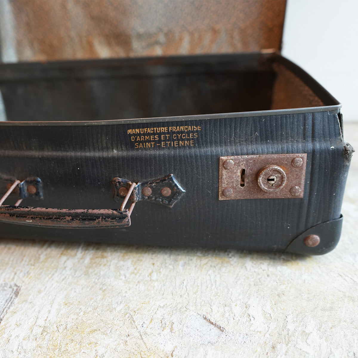 Vintage Black Trunk Case{F-009027}
