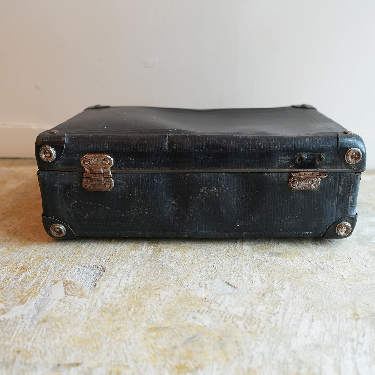Vintage Black Trunk Case{F-009027}