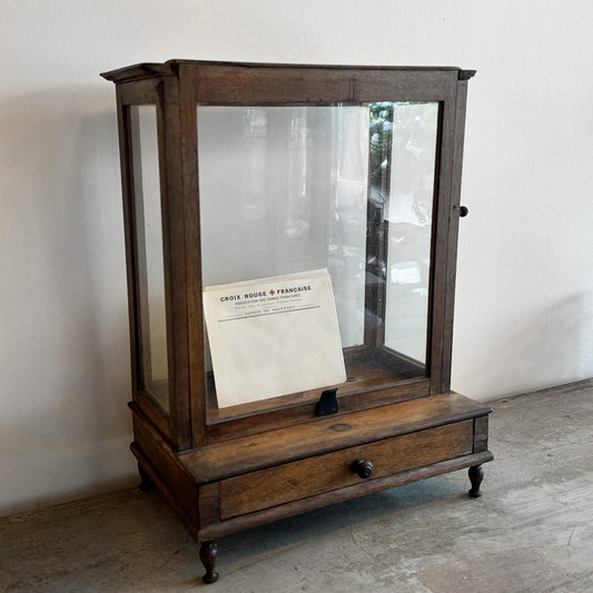 Glass display case{F-00903}
