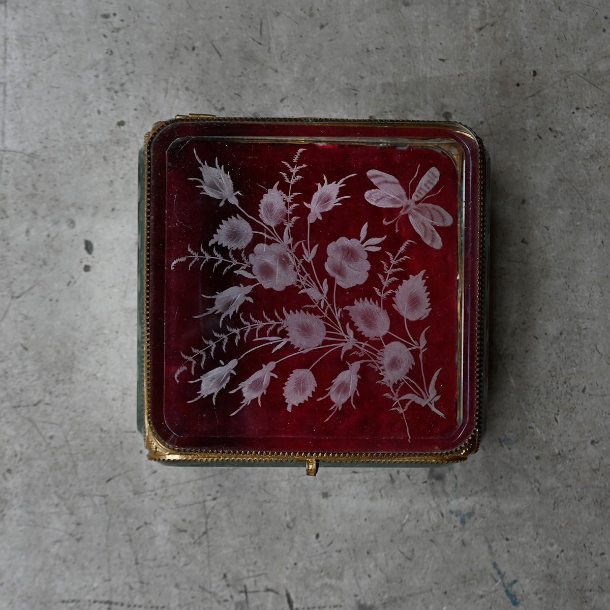 Decorative glass jewelry box{R-00711}