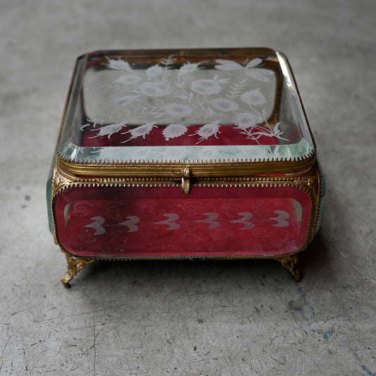 Decorative glass jewelry box{R-00711}