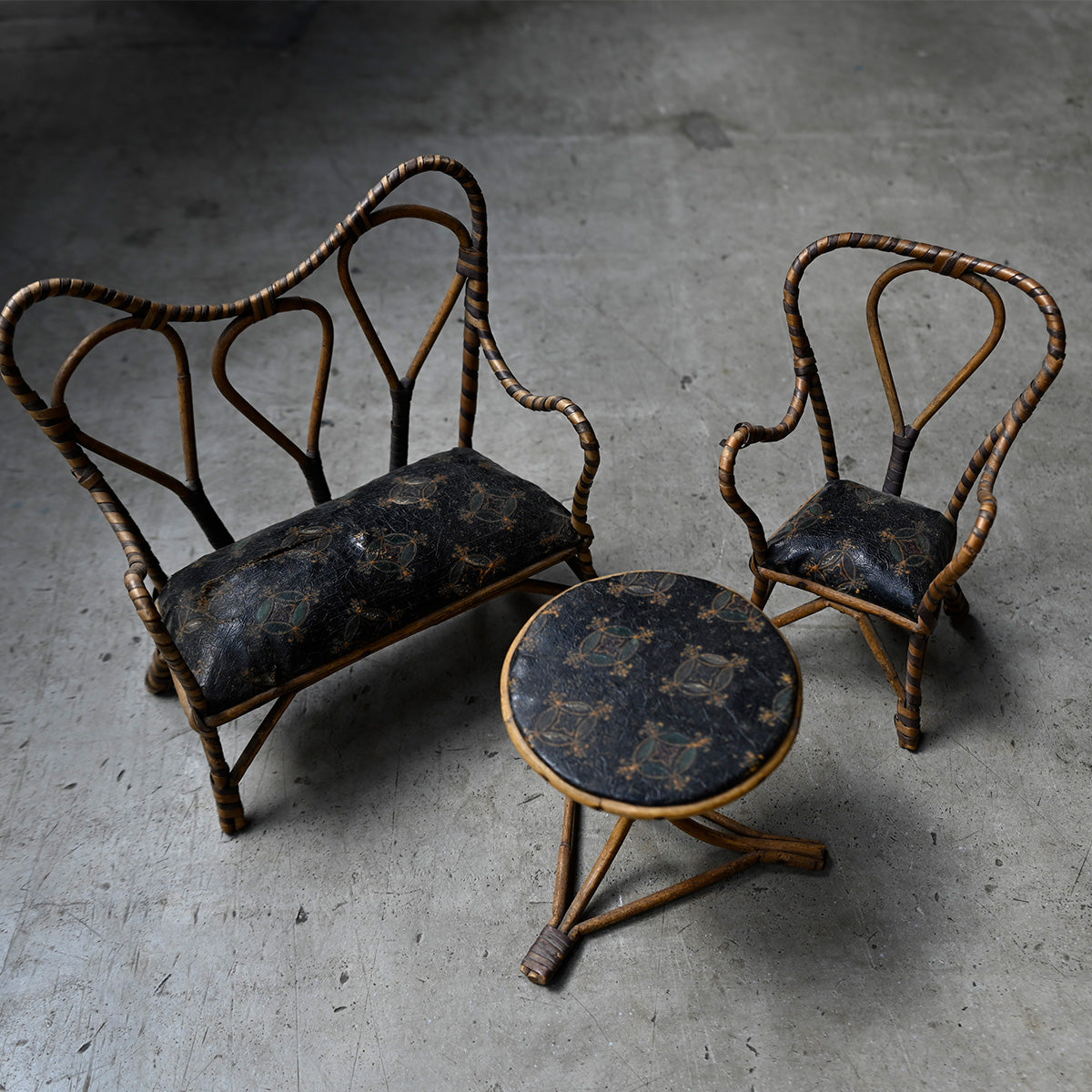 Miniature table&chair {R-00613}