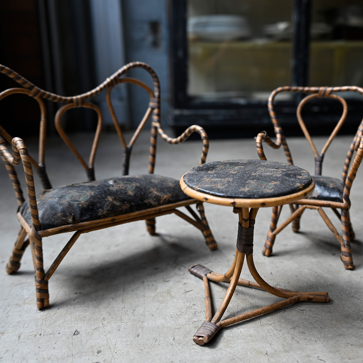 Miniature table&chair {R-00613}