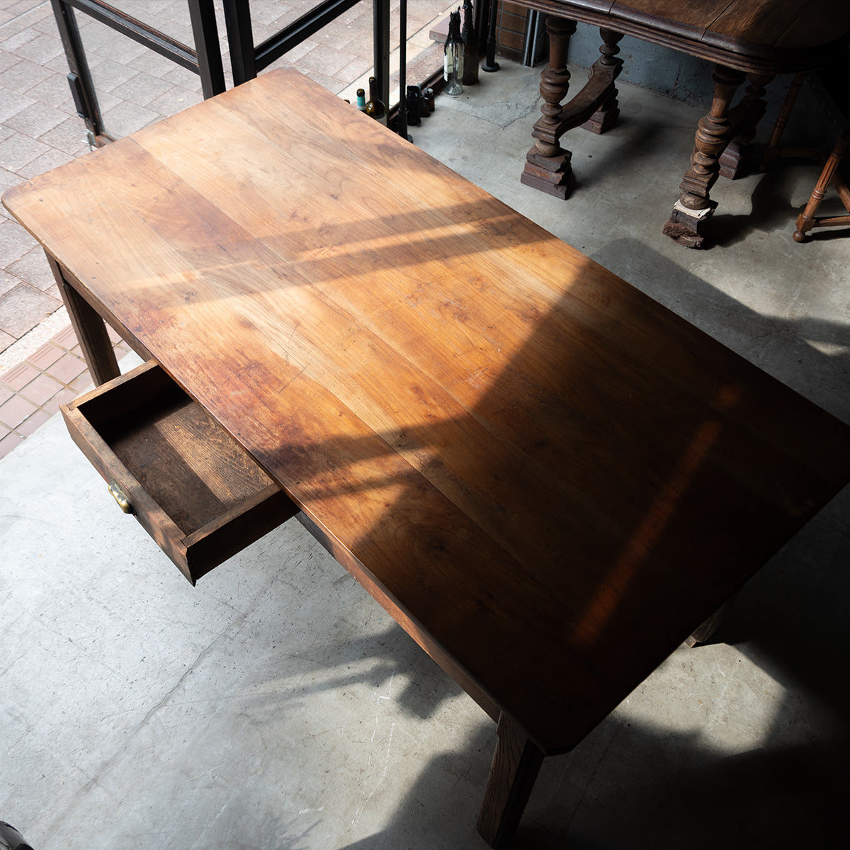 Oak wood table {R-00101}