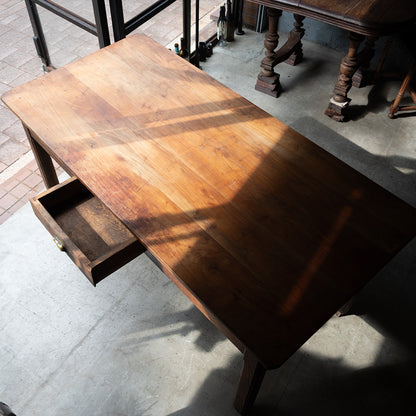 Oak wood table {R-00101}