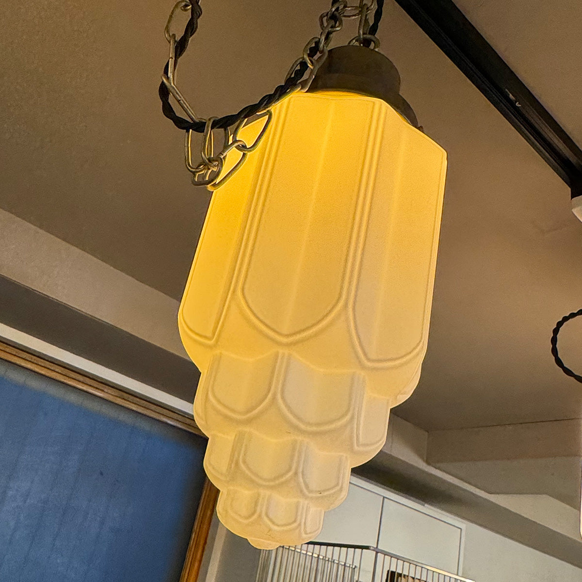Milk Glass Art Deco Style Lamp Large｛F-00418｝