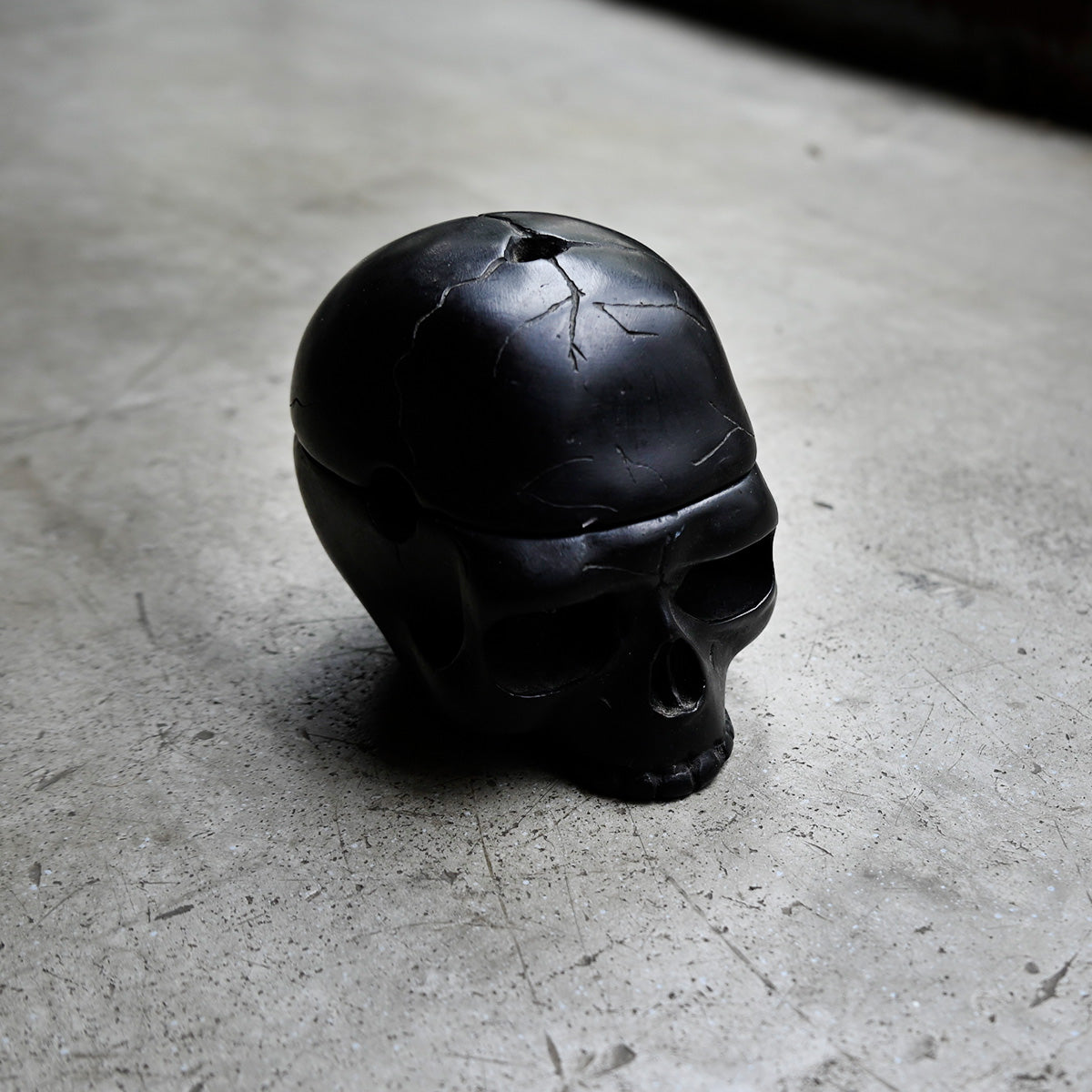 Antique Black Skull Container ｛R-00611｝