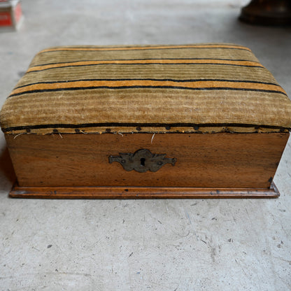 Antique Fabric-Covered Box｛R-00715｝