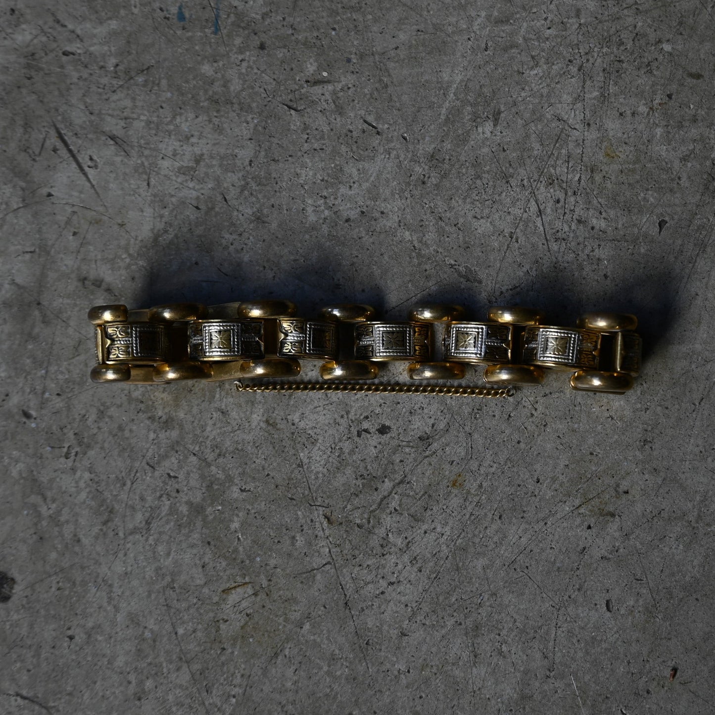 Vintage Geometric Gold Bracelet{R-00950}
