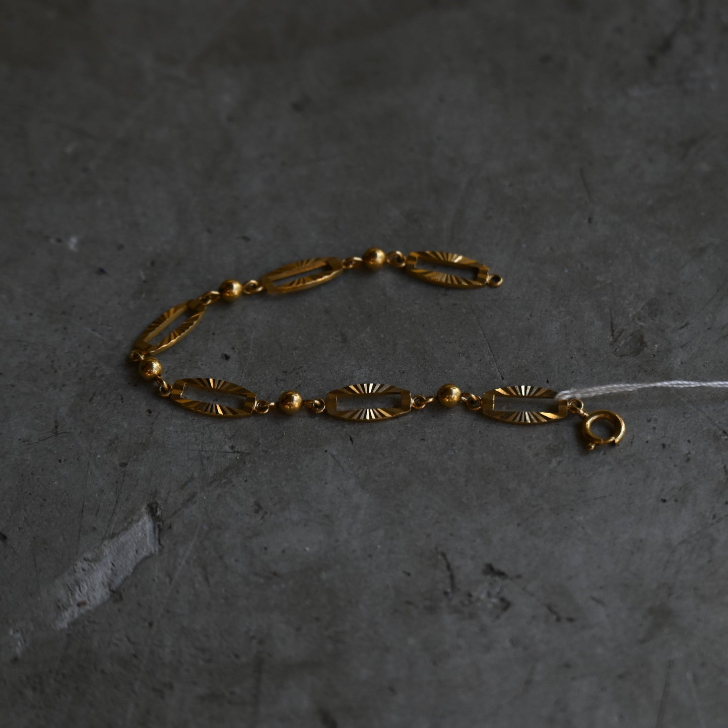 Vintage Gold Link Bracelet{R-00943}