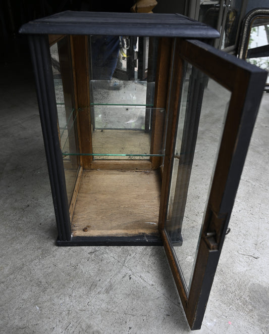 Black paint glass showcase｛R-00220｝