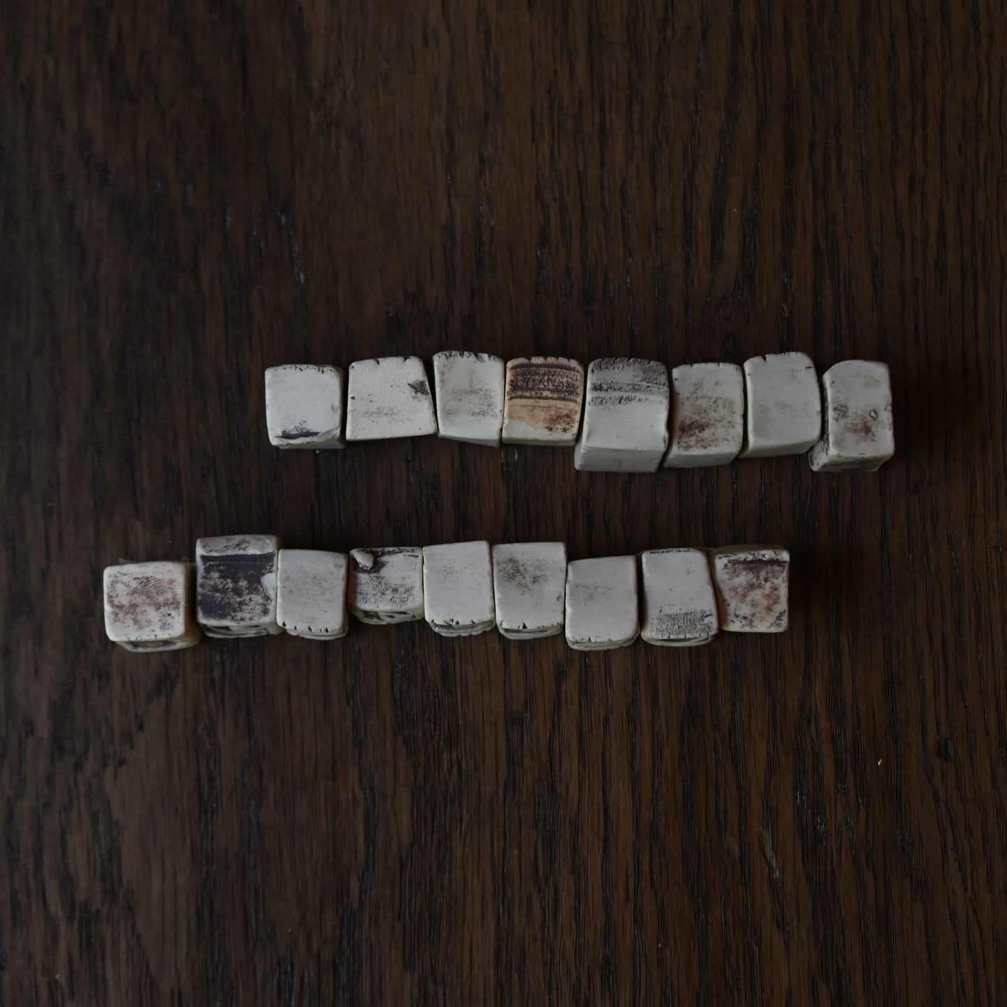 Pottery objet "initial"｛R-01136｝