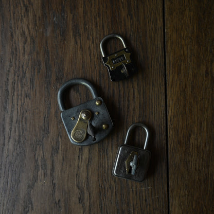 Black & Gold Lock｛R-01141｝