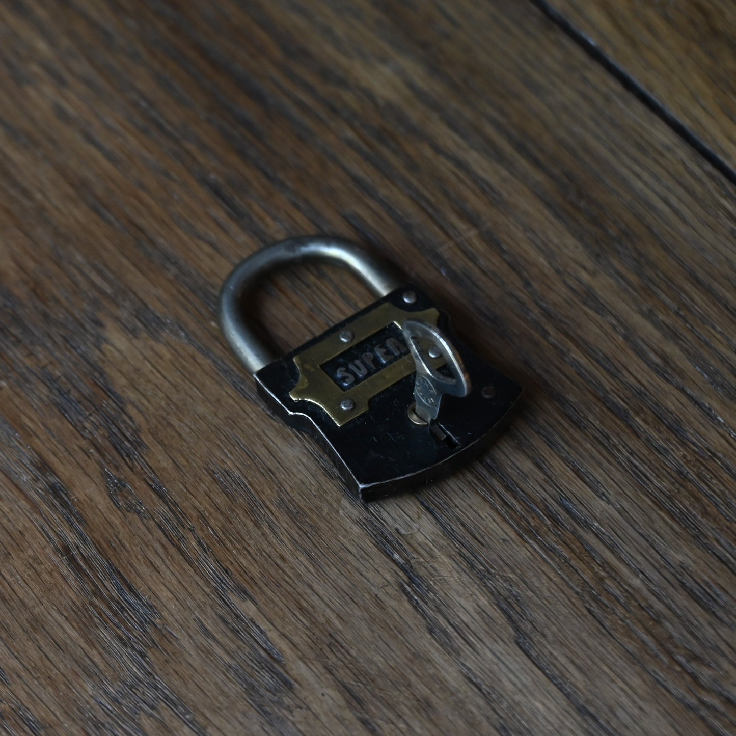 Black & Gold Lock｛R-01141｝