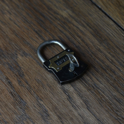 Black & Gold Lock｛R-01141｝