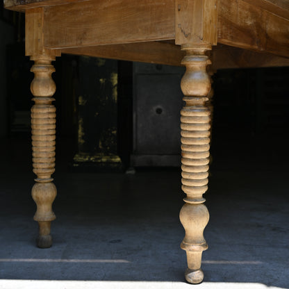 Oak wood  table {R-00107}