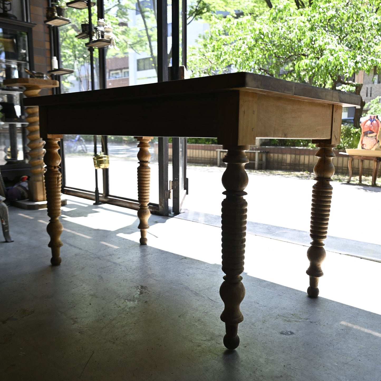 Oak wood  table {R-00107}