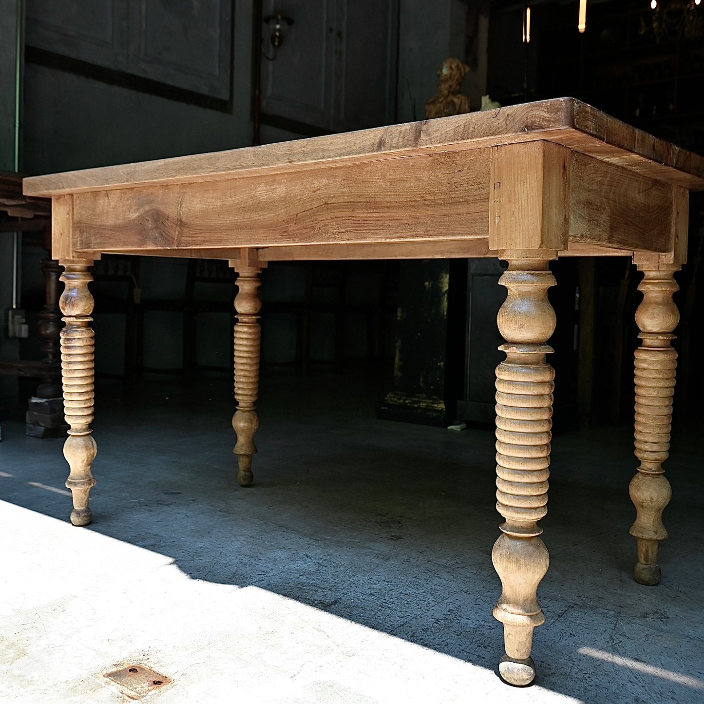 Oak wood  table {R-00107}