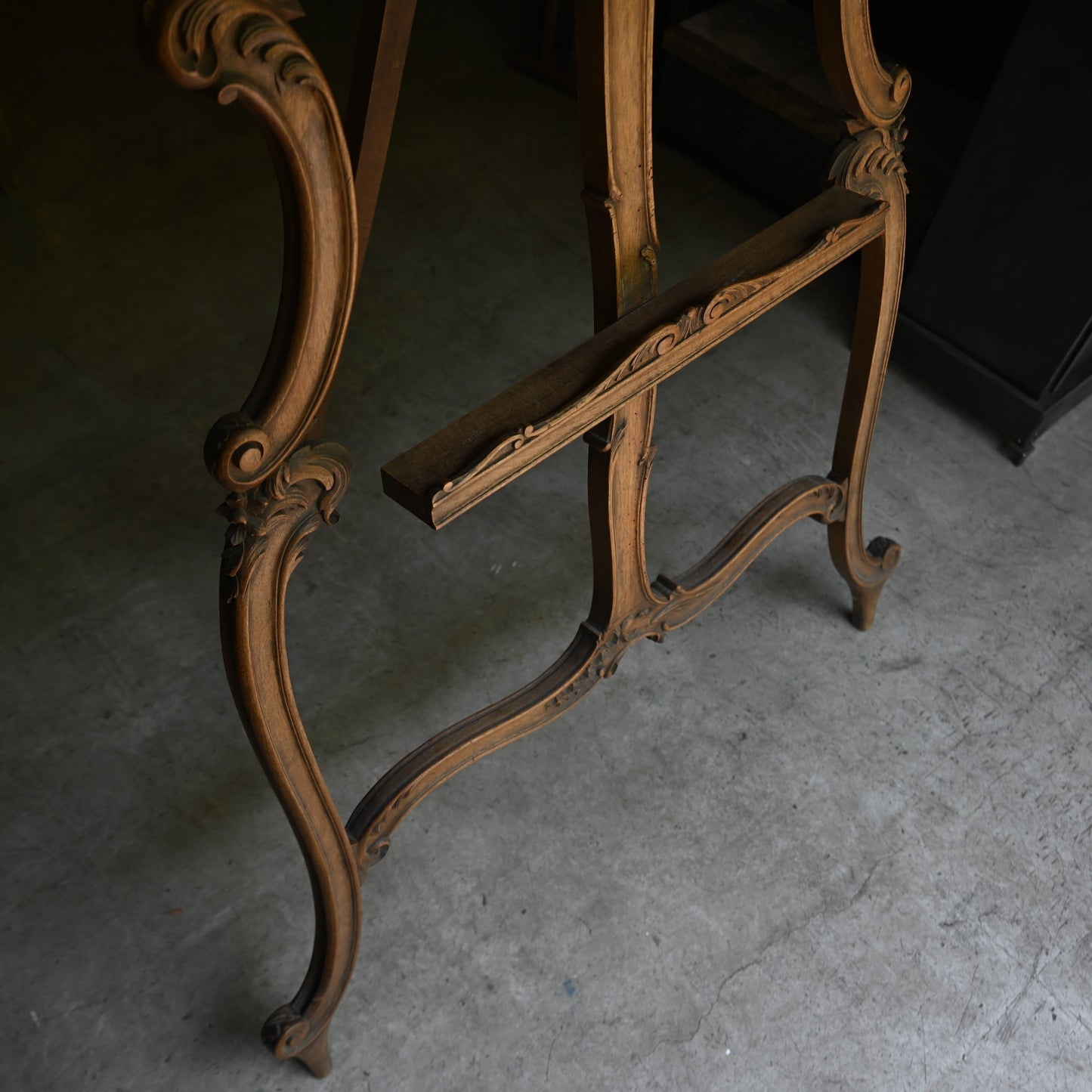Art deco wood easel｛R-00640｝