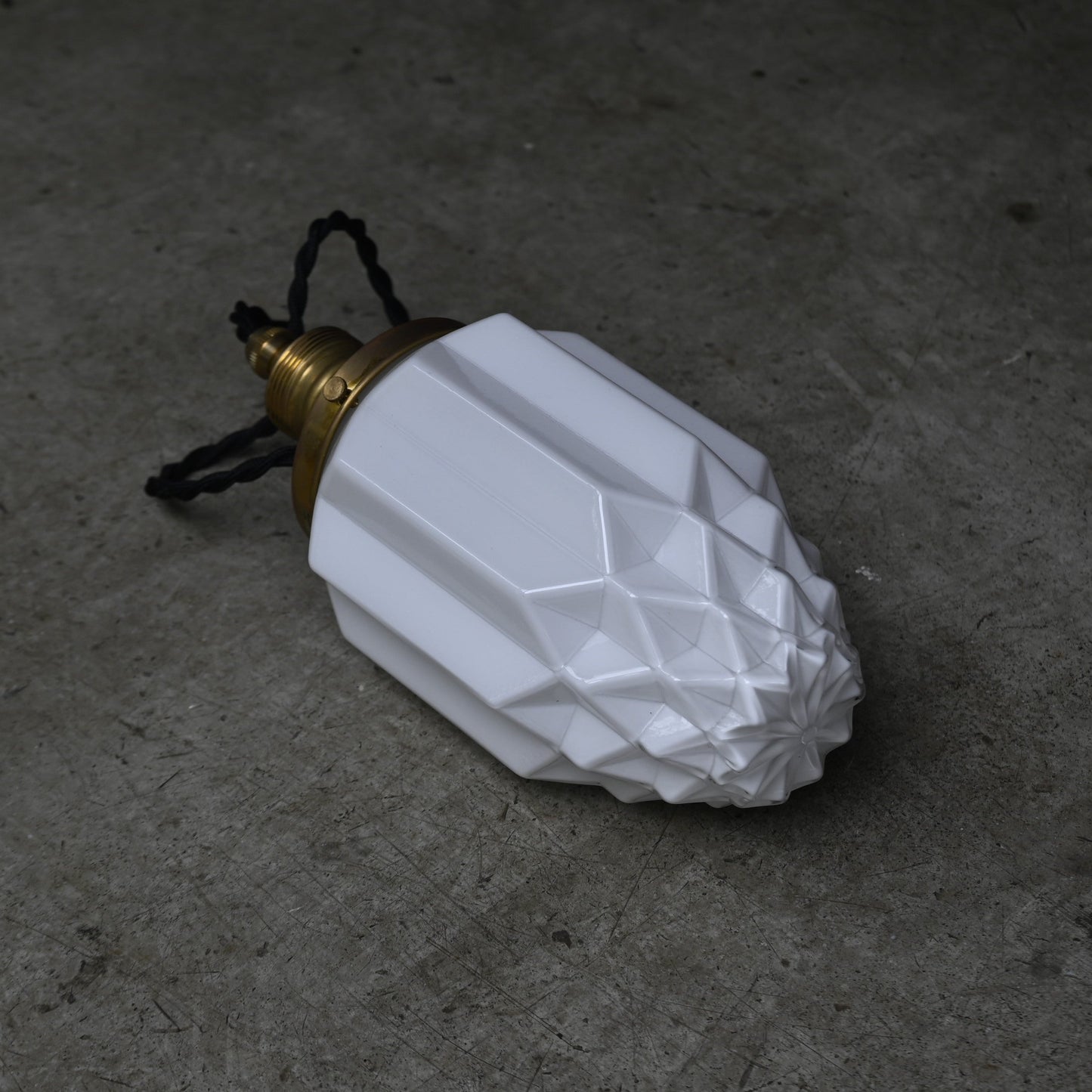 Milk Glass Art Deco Style Lamp｛RF-00804｝