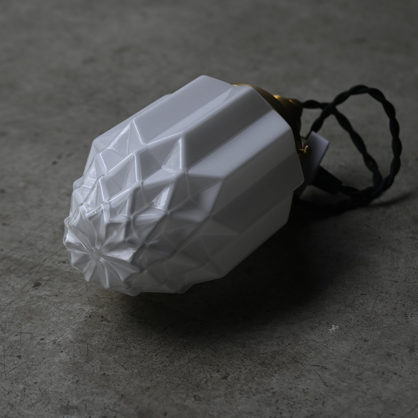 Milk Glass Art Deco Style Lamp｛RF-00804｝