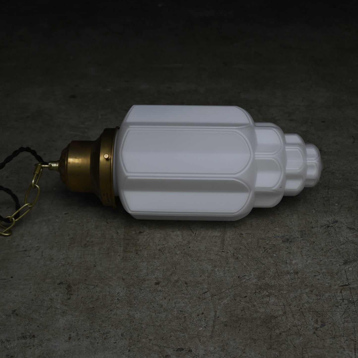Milk Glass Art Deco Style Lamp Large｛RF-00806｝