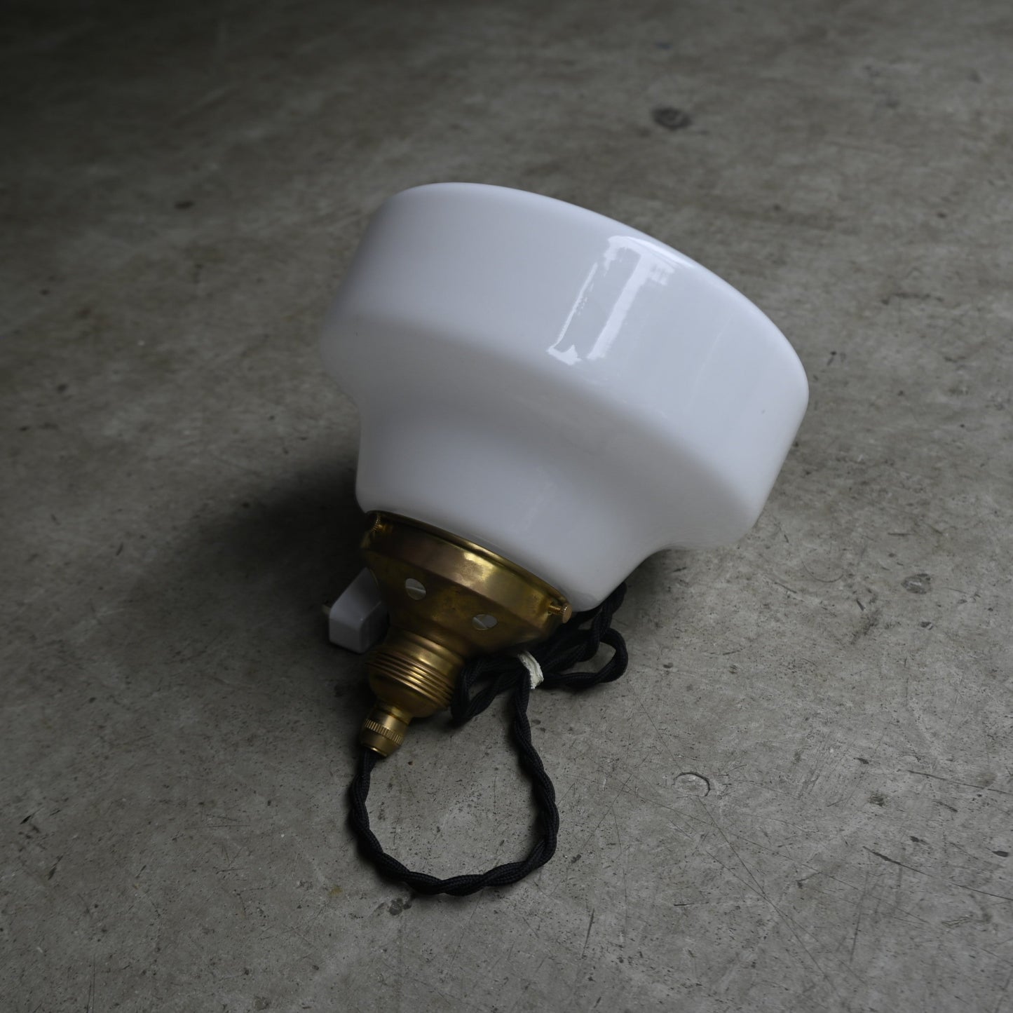 School House Lamp "Milk Glass"｛RF-00805｝