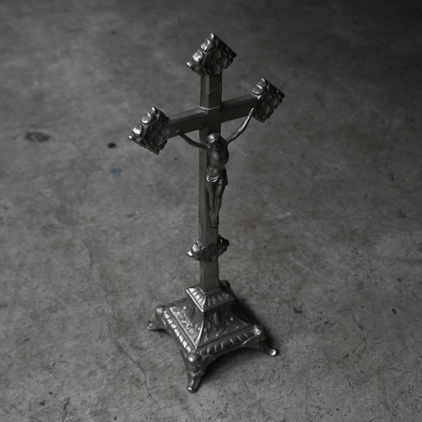 Metal Cross Christ Figure｛ RB-00203 ｝